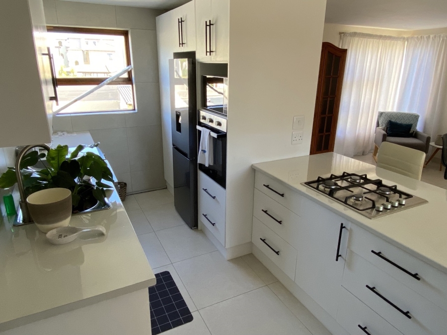 4 Bedroom Property for Sale in Bowtie Western Cape